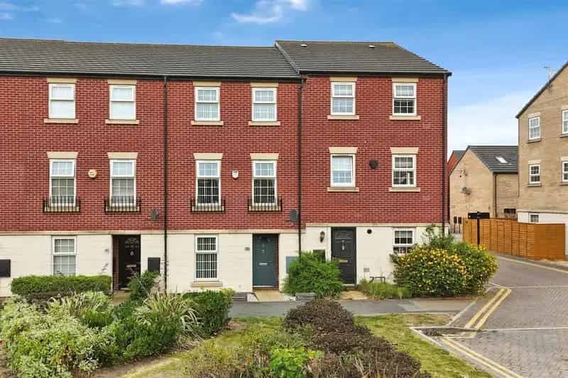 2 Bedroom End of Terrace House For Sale
