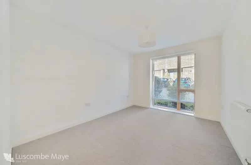 2 Bed Ground Floor Apartment Totnes Town Centre Parking