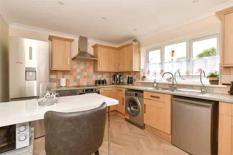 3 Bedroom Detached House for Sale in Sandown
