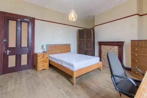 4 Bed Furnished Flat Aberdeen West End 121m²