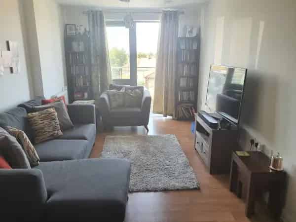 New Flat near Thamelink Station with Free Parking
