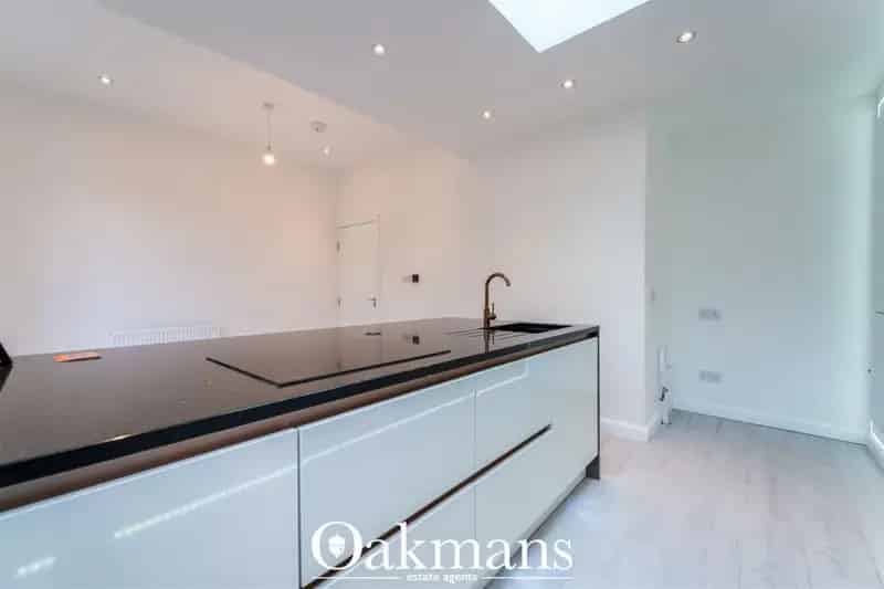 5 Bedroom Semi Detached House Near University of Birmingham
