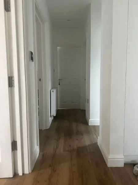 First Floor Flat 2 Double Bedrooms Near Kensington Memorial Park