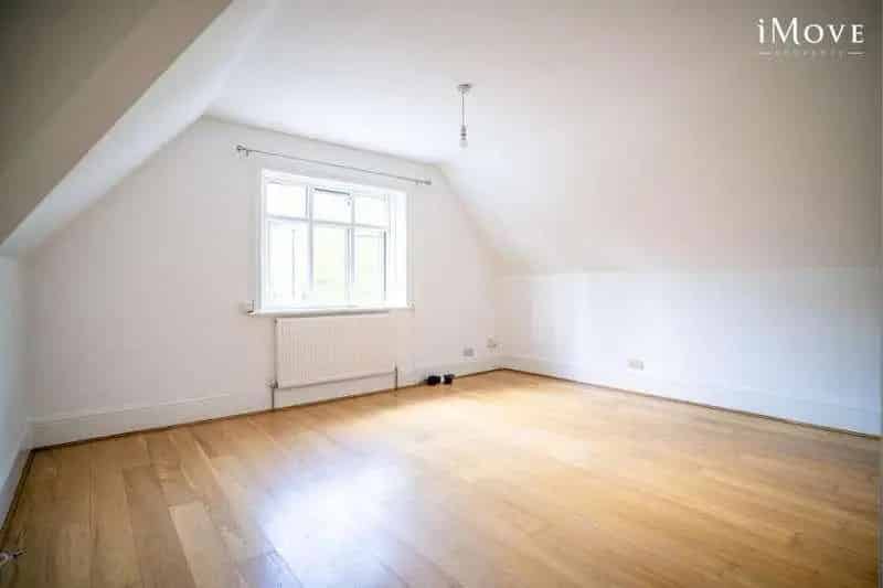 2 bed flat for sale