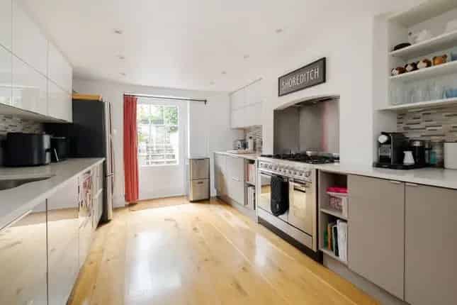Detached House for Sale in London N1