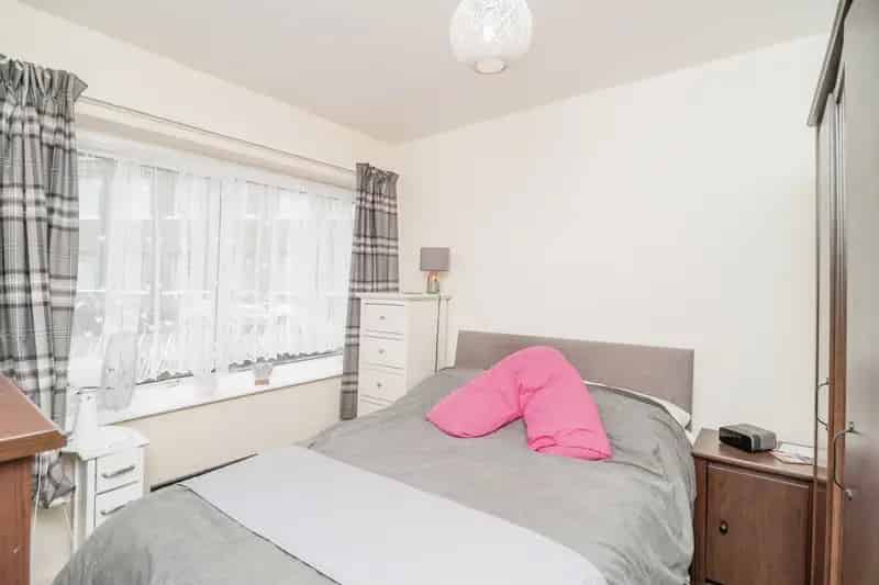 Old Moulsham Commuters Dream Home Near Parks and Schools