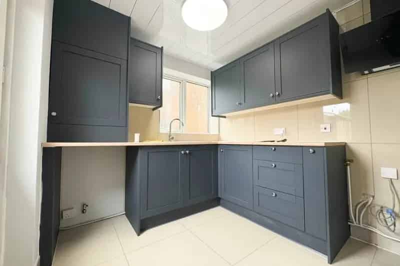 3 Bedroom Semi Detached House with Garden and Garage