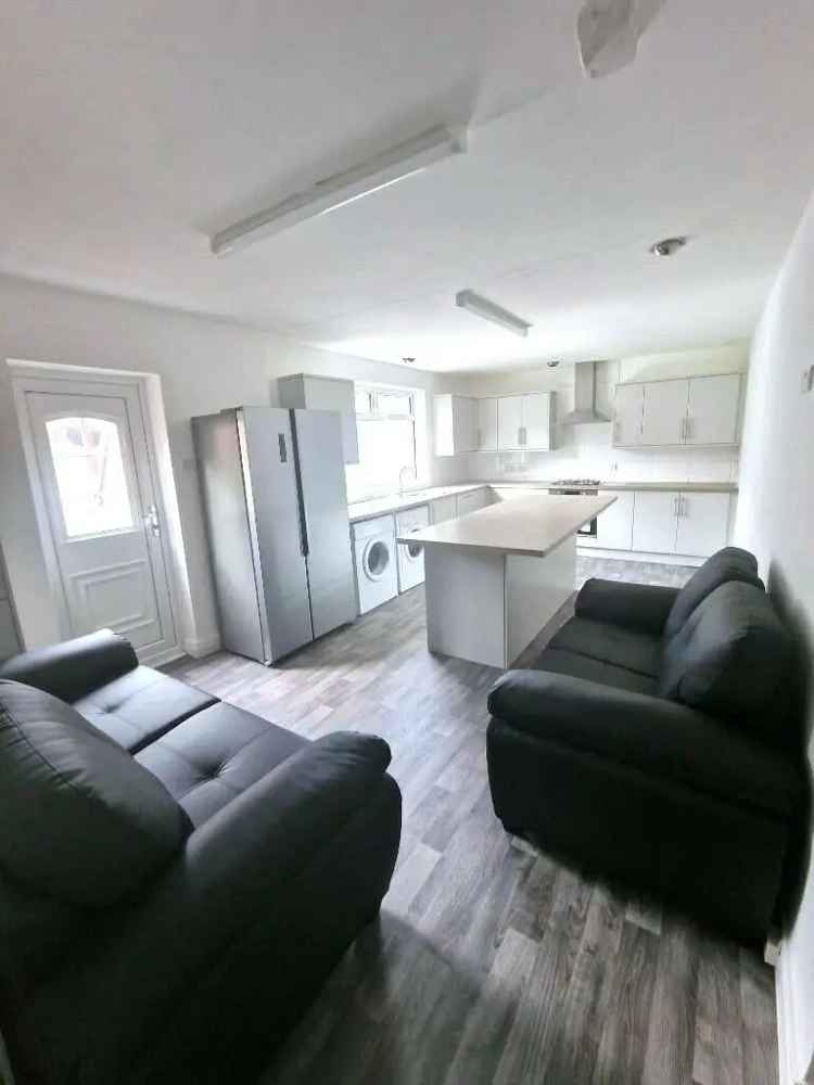 7 bedroom maisonette to rent