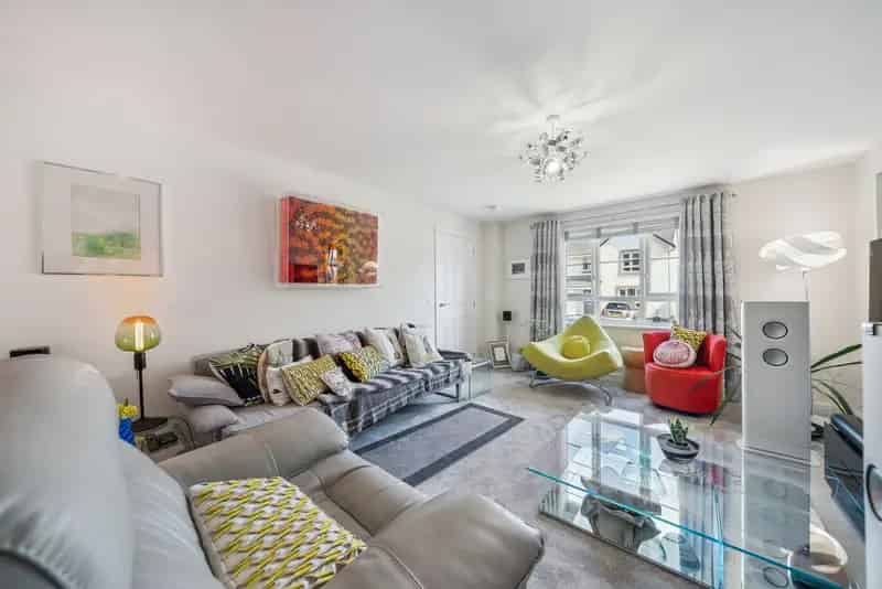 Spacious Detached Family Home with Landscaped Garden