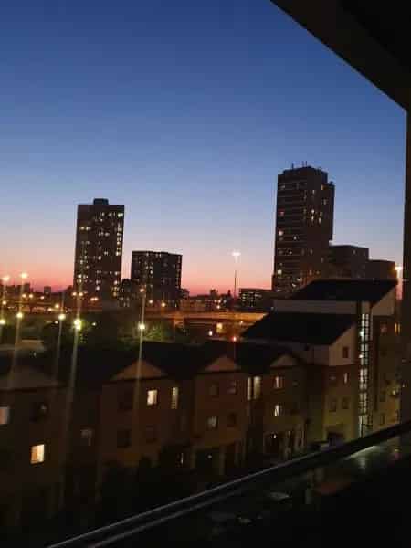 2 Bed Property near Canary Wharf - DLR, Gym & Supermarkets Nearby