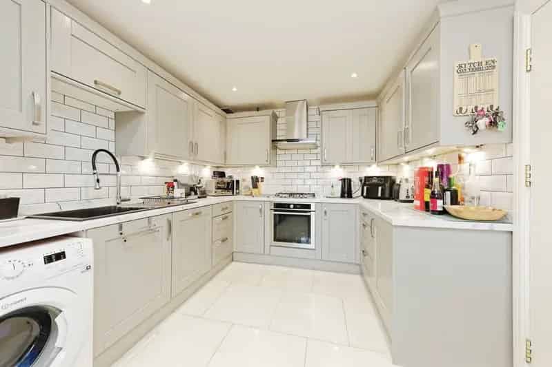 Spacious Four Bedroom Home Hersden Near Canterbury