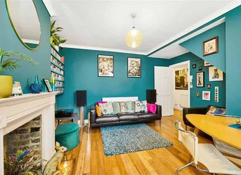 Greenwich 2-Bedroom Period Conversion Flat Near Stations