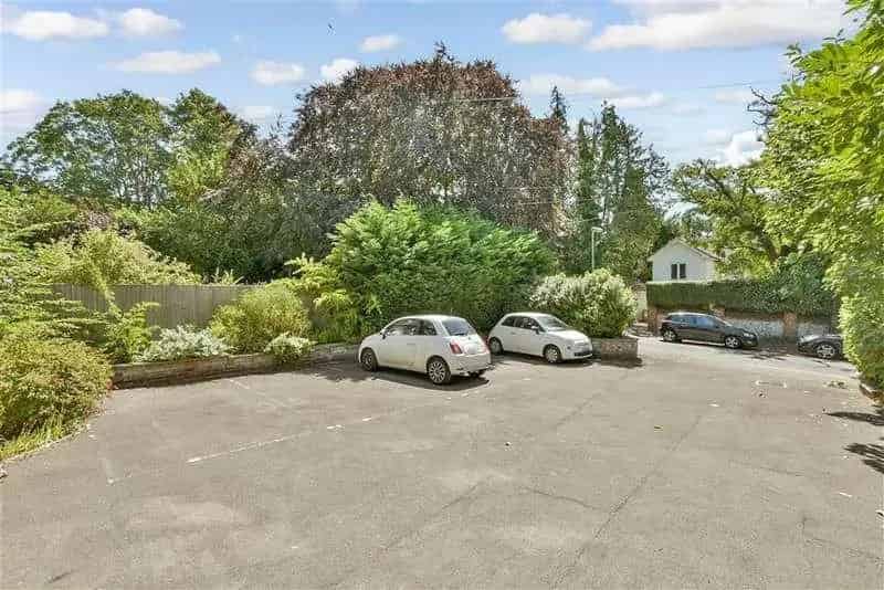 1 Bed Flat for Sale Reigate - First Time Buyers & Investors
