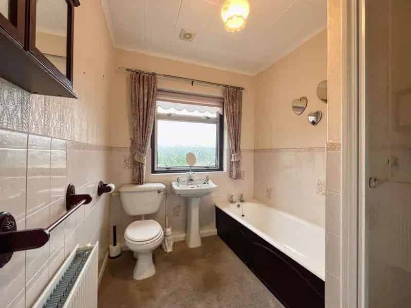2 bed house for sale