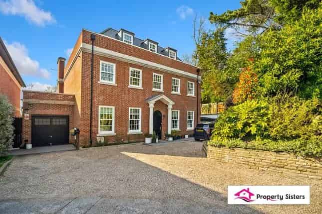 Luxury Five Bedroom House for Sale Mill Hill NW7
