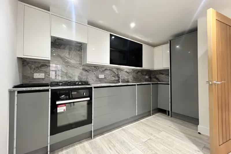 2 Bedroom Apartment Yeoman Street Available Now