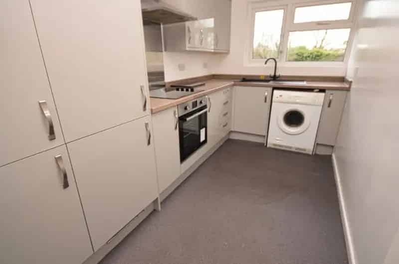 2 Bedroom Flat For Sale Near Olton Station