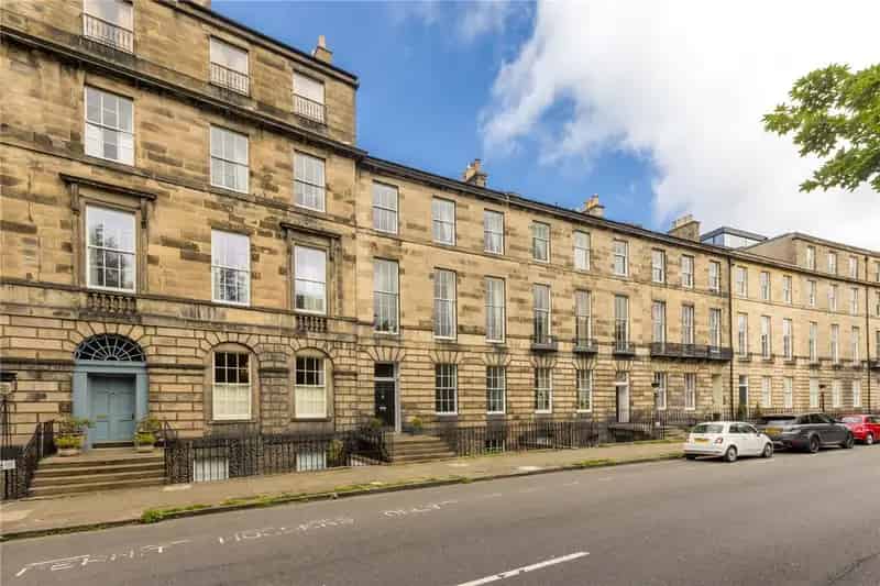 2 Bedroom Apartment for Sale in Edinburgh