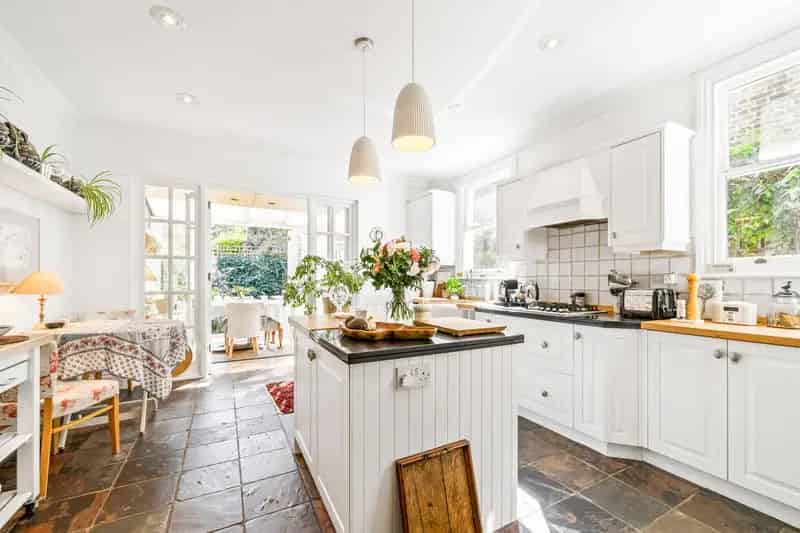 4 Bedroom Family Home Barnes River Thames Views