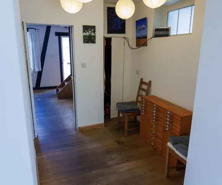 Family Home with Large Garden and Outbuilding