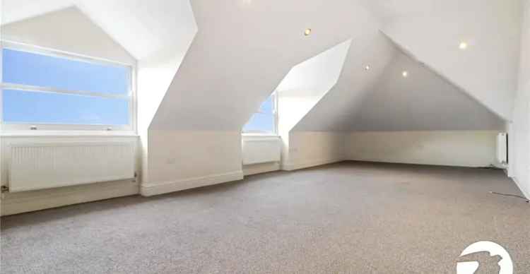 2 Bedroom Flat Gravesend Parking Close to Station