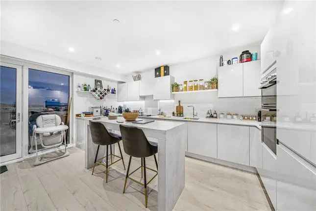 Penthouse Apartment Rental London E16  3 Beds 2 Baths