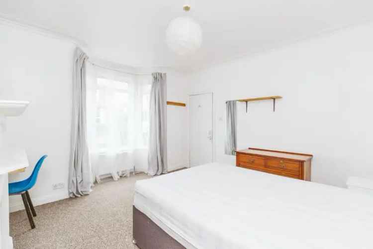 3 Bedroom Semi-Detached House for Students and Professionals