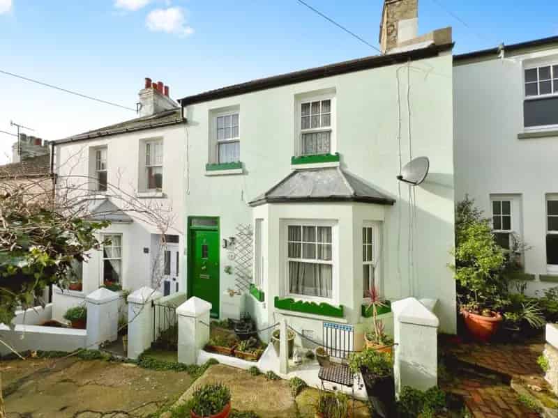 2 Bedroom Beachfront Cottage Near Folkestone
