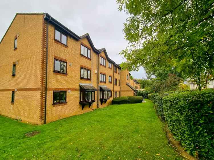 Flat For Rent in Watford, England