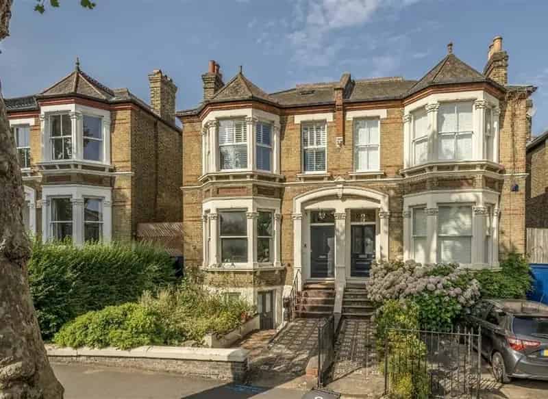 5 Bedroom Semi-Detached House with Studio Near New Cross Gate