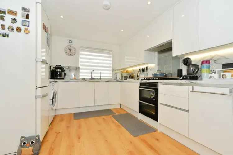 3 Double Bedroom Mid Terrace House