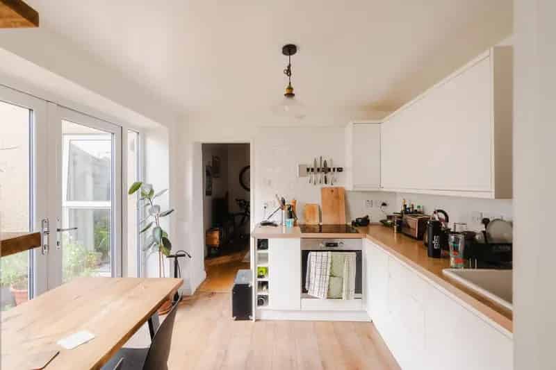 1 Bedroom Garden Flat for Sale in Windmill Hill