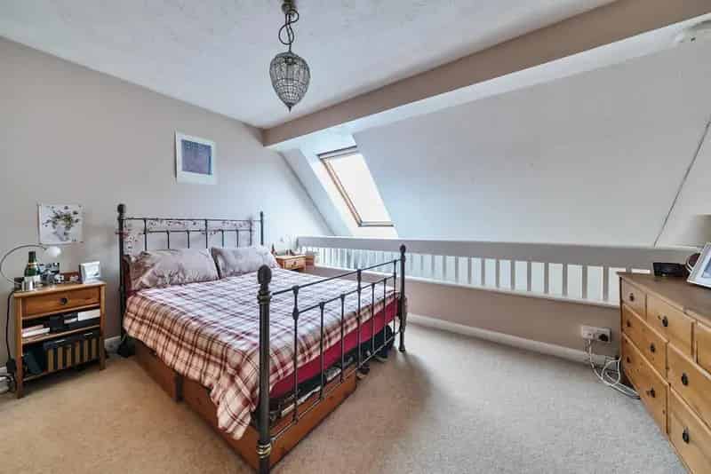 Two-Bedroom Maisonette near Richmond Park