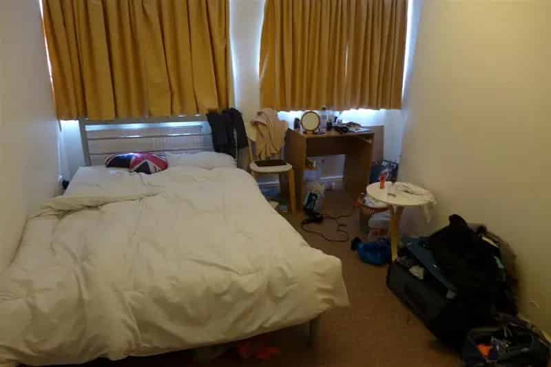 Spacious Studio Apartment Near Cabot Circus Bristol