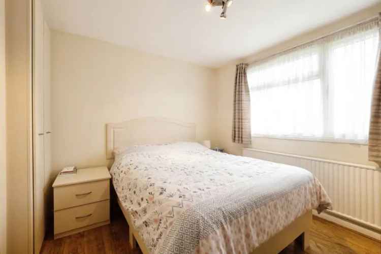 3 Bed Semi-Detached House with Garage and Garden