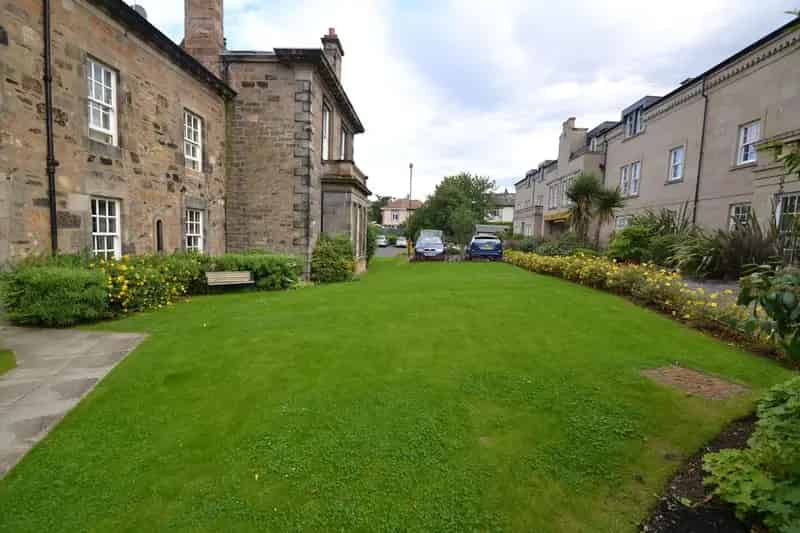 2 Bedroom Georgian Gatehouse Apartment Willowbrae