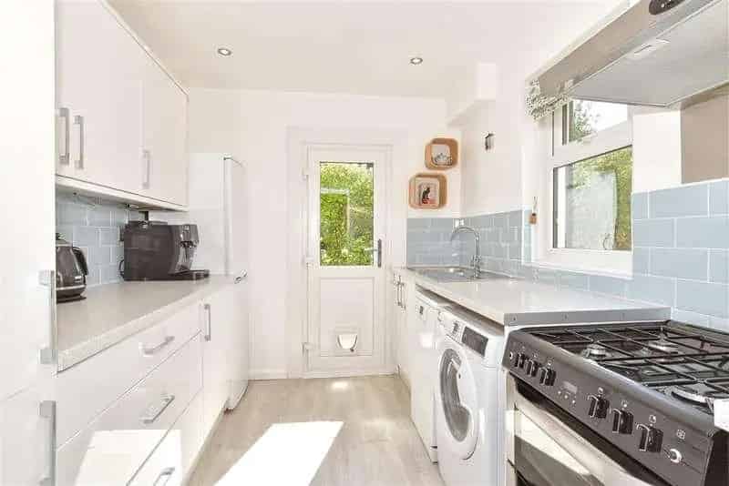 2 bed house for sale