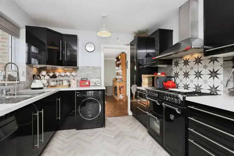 3 Bed Detached House Near South Downs Wannock