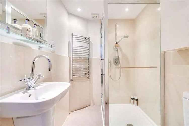 2 Bed Flat for Sale in Fulham with Garden