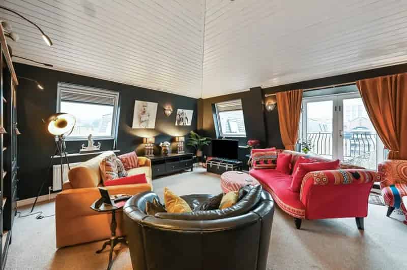 2 Bedroom Top Floor Apartment for Sale Grosvenor Square