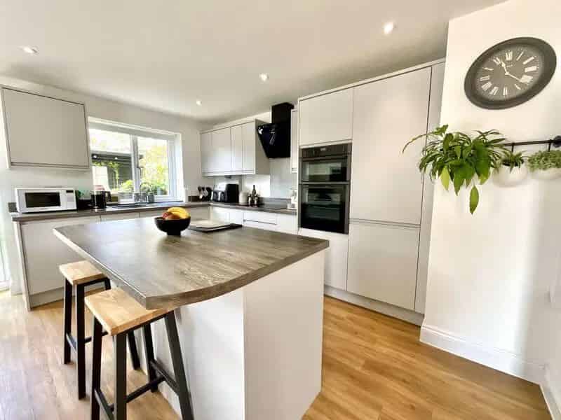 3 Bedroom Detached House for Sale in Stourvale Road