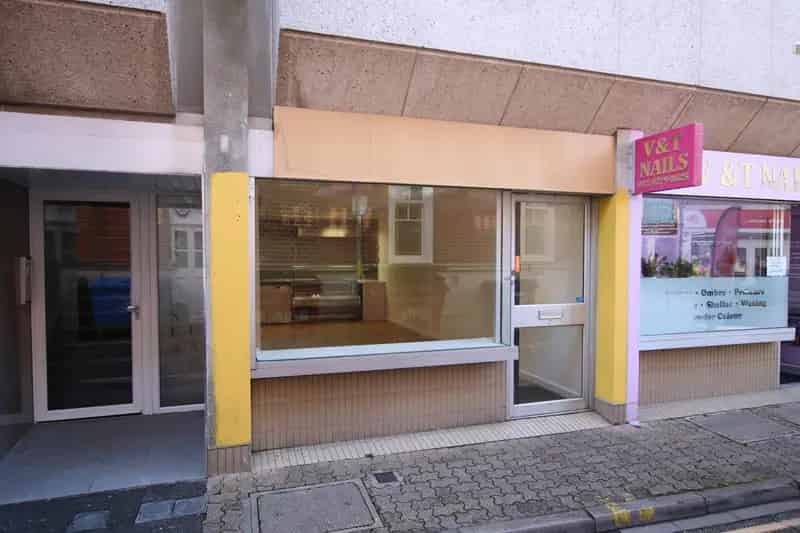 High Street Cafe To Let 45.01 sq m Fitted Kitchen