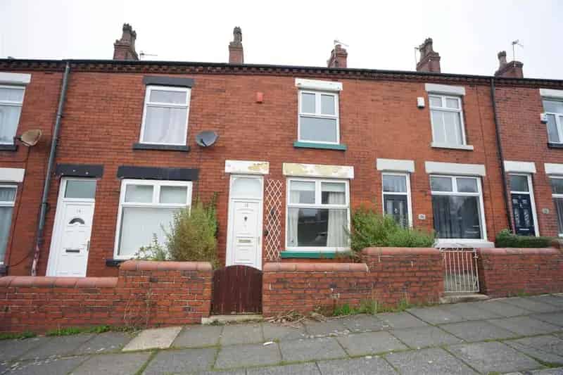 2 Bedroom Terraced House For Sale Near Amenities and Schools
