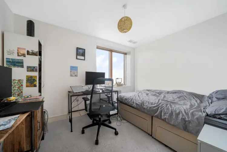 2 Bed 2 Bath Flat near Beckenham Junction with Allocated Parking