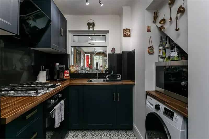 2 Bed End Terrace House with Sunroom and Private Garden