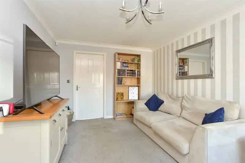 2 Bedroom Terraced House For Sale Near Motorway and Train Station