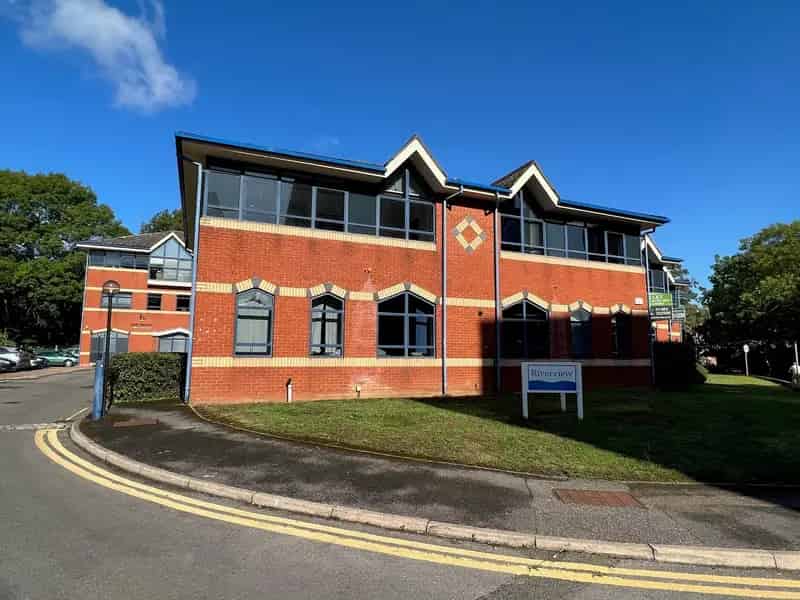 First Floor Office Space Guildford High Spec 3 Car Spaces