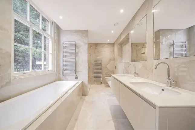 Flat for sale in The Bishops Avenue, Hampstead N2