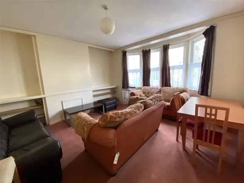 7 Bedroom House for Sale Semi Detached 3 Story