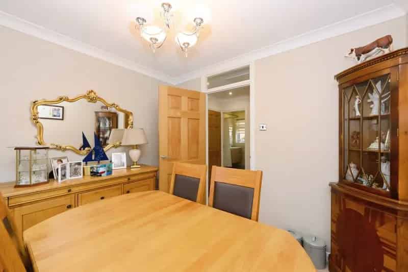 3 Bed Detached Bungalow Hoddesdon